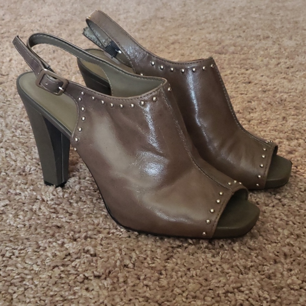 Taupe beige leather Franco Sarto heels